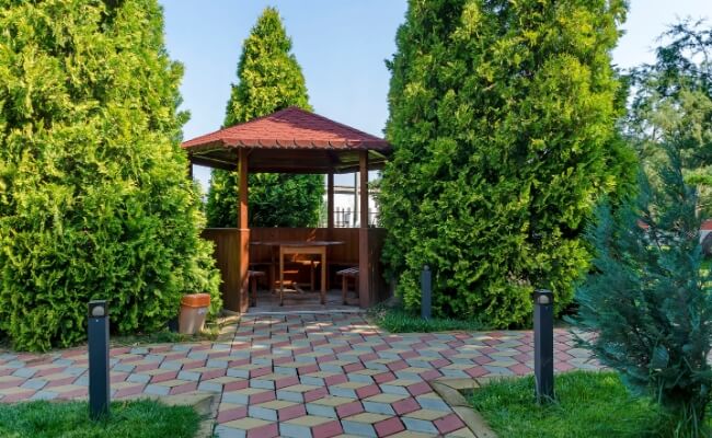 Di mana Sebaiknya Meletakkan Gazebo di Taman